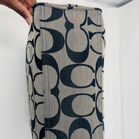 Coach Signature Print Canvas Shoulder Bag - Picture 5 of 16